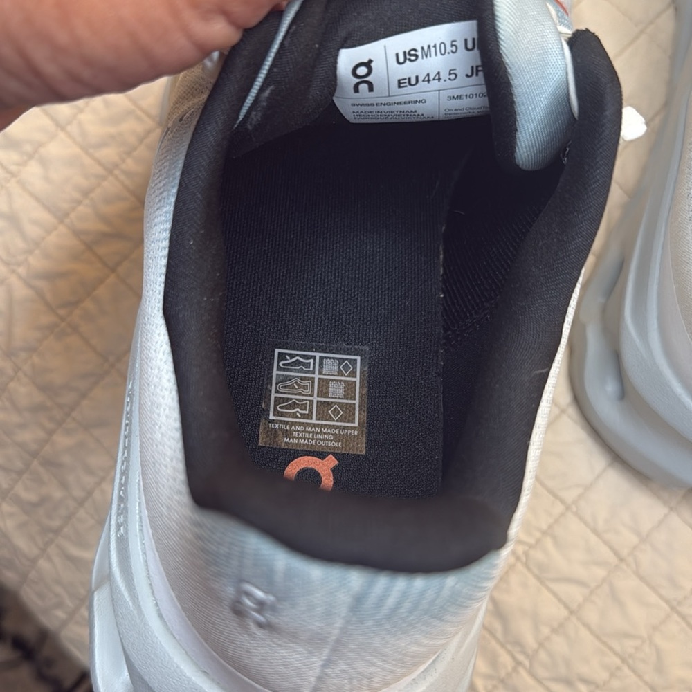 On Running Cloudtilt Size 10.5 Men - Picture 5 of 7